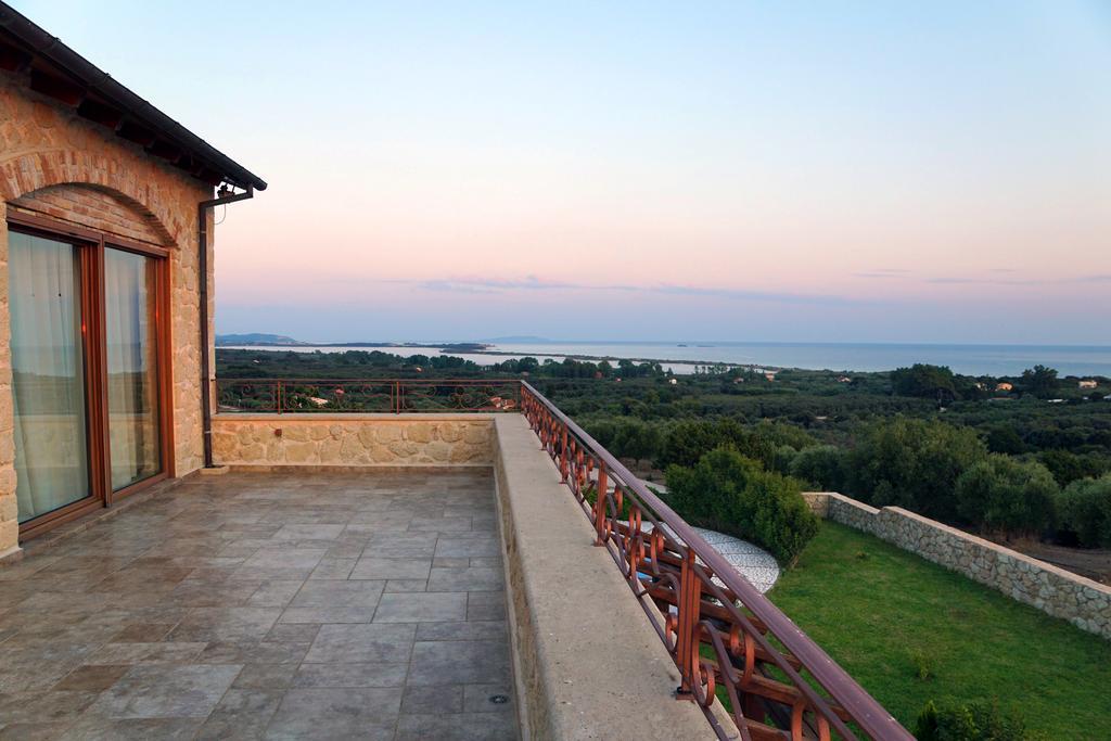 Villa Petrino Halikounas Bilik gambar